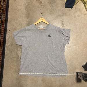 VTG/Y2K Adidas Gray V-Neck Short Sleeve T-Shirt with Logo Women’s Activewear XL